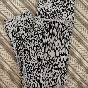 Lululemon Athletica Black and White Capris
